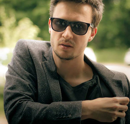 Niklas H.
